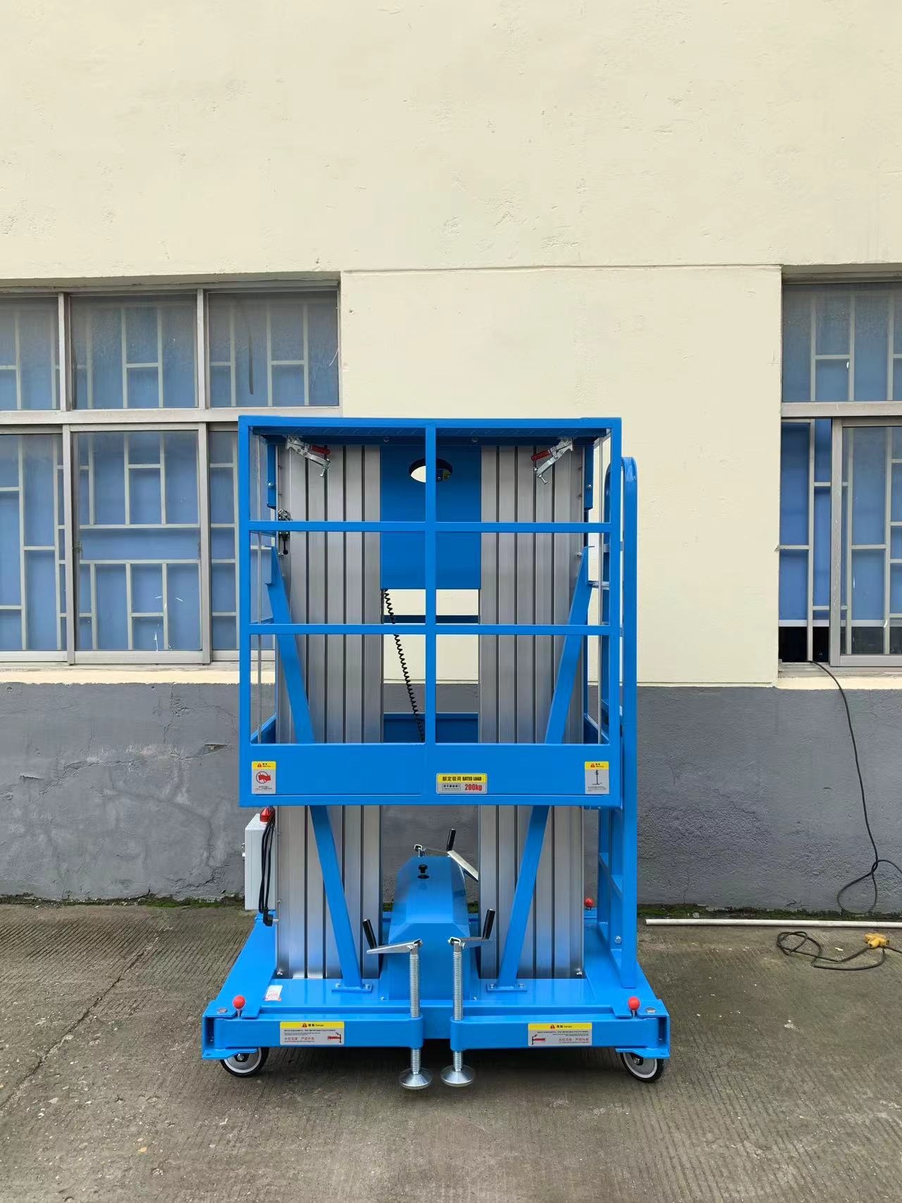 移動(dong)鋁合金升降機